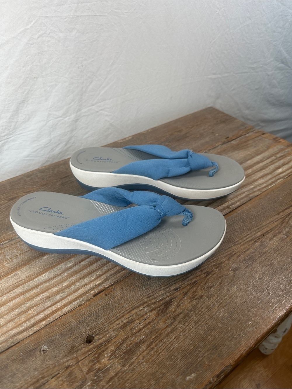 Clarks Blue Knotted Cloudsteppers Thong Sandals for Women